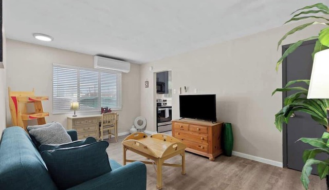 Quiet 1BR for Two · Tower Grove · Pet-Friendly · Free Parking + Laundry