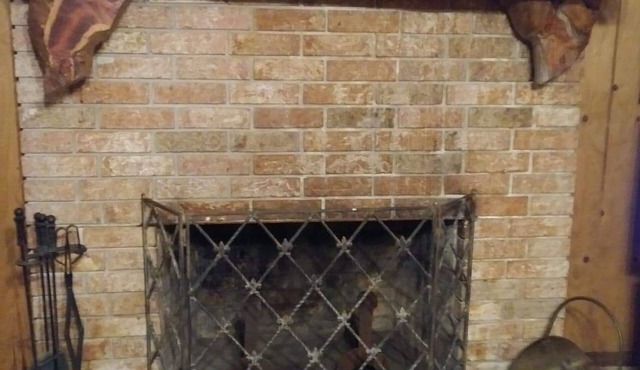 Quiet, secluded in wooded neighborhood 4 bedroom, 2 bath and screened porch in Diamondhead