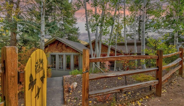 Raven's Nest | Modern Forest Sanctuary in Cascade