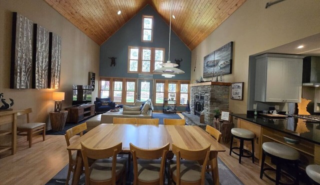 Red Cabin in the Pines- Northwoods Retreat