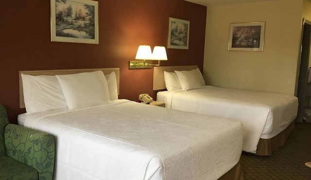 Relax and Recharge! 3 Relaxing Units, Free Breakfast & Parking, Pets Allowed in Cabot