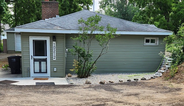 Relax with your family at Grandma's cottage on Little Wolf Lake!