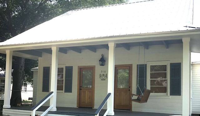 Renovated historical cottage, great location to all of Acadiana attractions in Washington