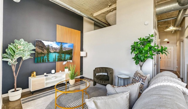 River Market Loft Retreat 2BR Stay w/Parking