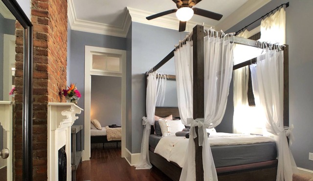 Romantic Couple's Retreat in Heart of Walkable Historic Lower Garden District