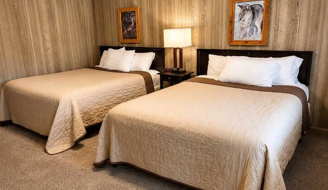 Room 21-2 Queen Suite-Woodland Motor Lodge