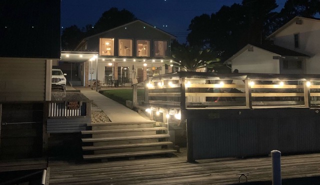 Rubies on the River- large yard, private pier, great for couples and families