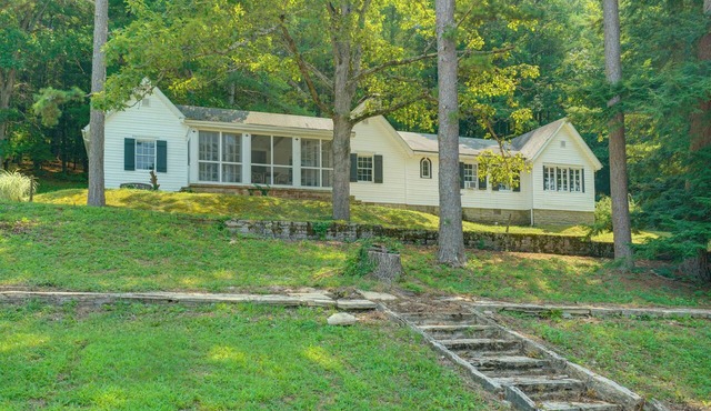 Saddle Up! Belleview Farm Stay w/Pool & Stables in Belleview
