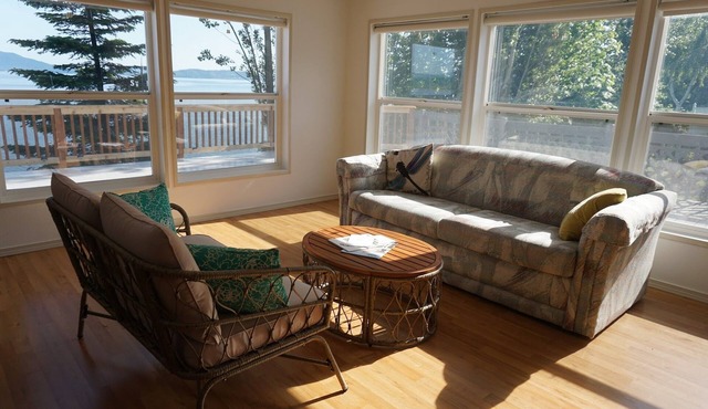Sandy Point Waterfront Retreat in Ferndale