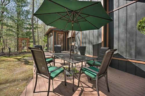 Sawyer Retreat w/Fire Pit < 2 Mi to Beaches!