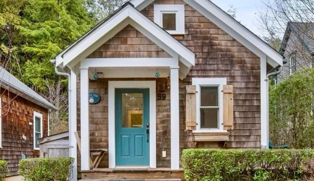 Seabrook 2-Bdrm with Hot Tub, AC, Pet Friendly in Pacific Beach