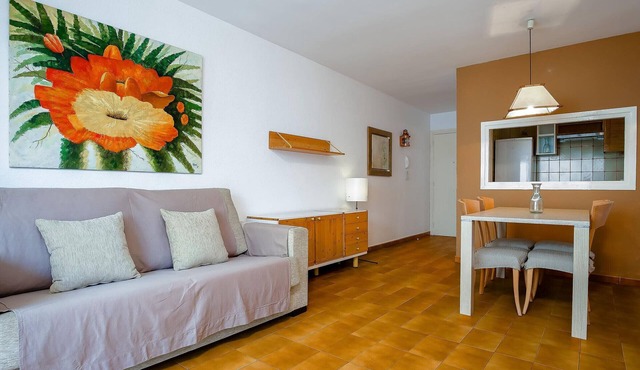 Seaside Apartment, 1 Bedroom, Parking & Wi-Fi in El Port de la Selva