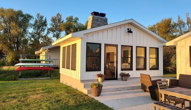Second Glance Cottage - Lake Leelanau Waterfront