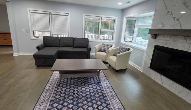 Serene 2-bedroom house Close to Schaumburg Area
