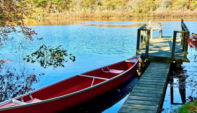 Serene Waterfront Cottage, Private Dock, Walk to Beach, Golf, Ferry, Cafe & Shop in Barnstable