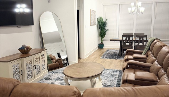 Serenity Luxury Palace In Denham - Walker Area