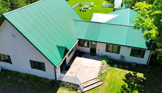 Serenity POW! *New Outside Hot Tub* 3 Private Acres!