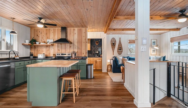 Shanty Creek, Hot Tub, Game Room, Indoor Pool Access, and Fireplace