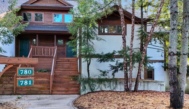 Ski In/Out| Combined Upper and Lower Unit 780/781 | 5 Bedroom | Gas Fireplace