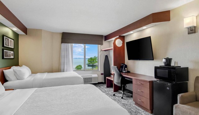 Sleep Inn & Suites Bay View Acme - Traverse City