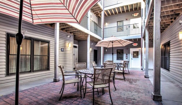 South Haven Condo w/pool by the Black River, restaurants, shops & beaches!