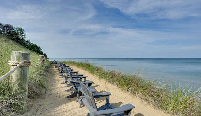 South Haven Family Lake Getaway 4 Mi to Downtown