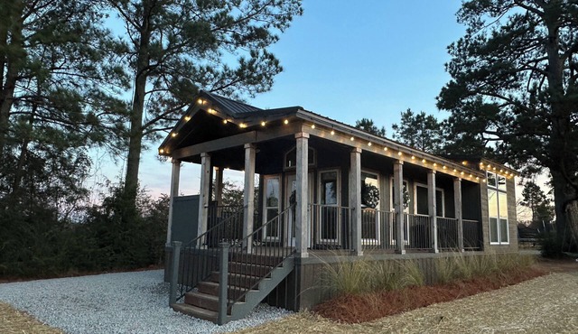 Southern Nights Ranch Bunkhouse & Horse Hotel 10 Min From Ike Hamilton Expo!