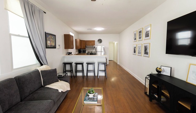 Spacious 2BR/1.5BA, by Ochsner Baptist & Touro, Furnished, WiFi, W/D & Parking