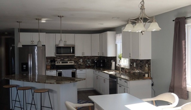 Spacious 5-bedroom house in charming Marquette with AC