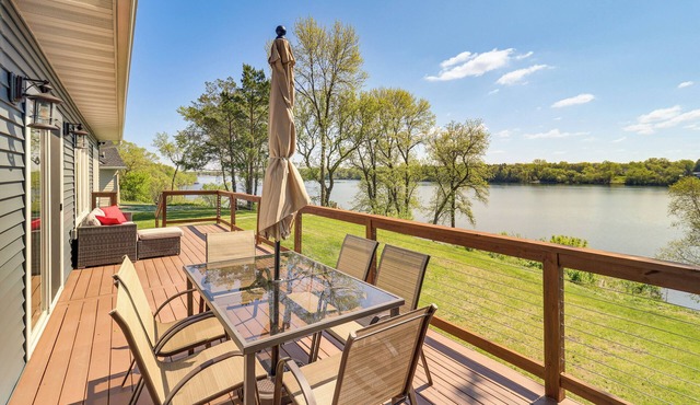 Spacious 6BR Lake Victoria Retreat w/Private Dock