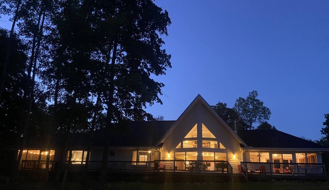 Spacious and Serene Lakeside Home Sleeps 10