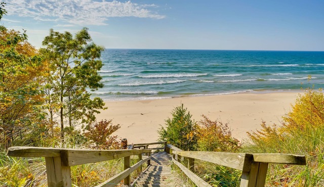 Spacious Cottage on Lake Michigan: Stunning Views!