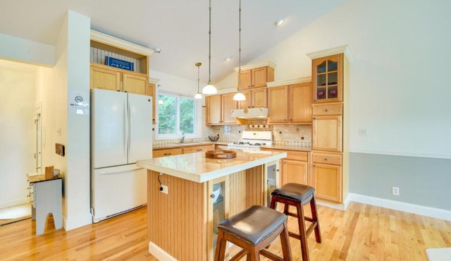 Spacious Lakefront New Auburn Home w/Sunroom in Chetek