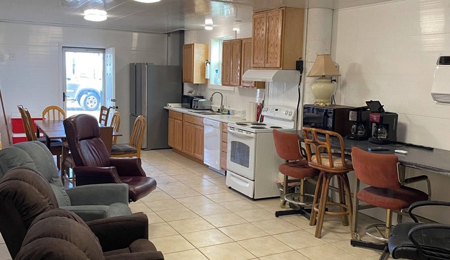 Spacious lodge with 6 bedrooms, 7 baths, WiFi and A/C Fishing charters available in Delacroix