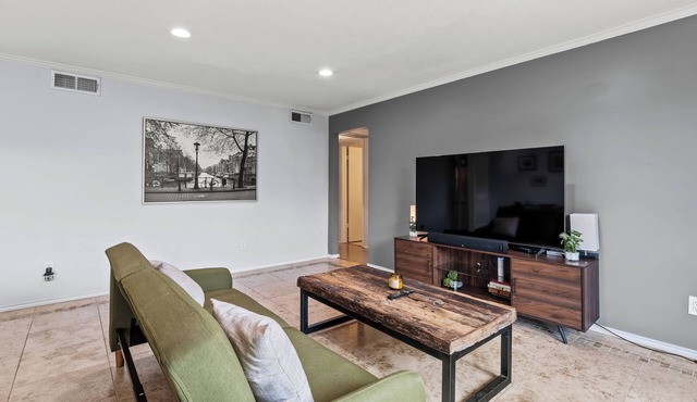 Spacious Preston Hollow Condo in Dallas