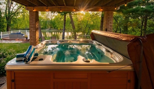 Spacious Riverview Home | Gather, Relax & Soak