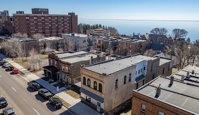 Spacious Studio Apartment centrally located in Duluth, MN. Experience ease and accessibility. in Duluth