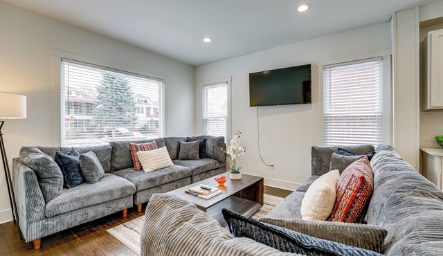 Spacious & Updated Group Getaway in Detroit!