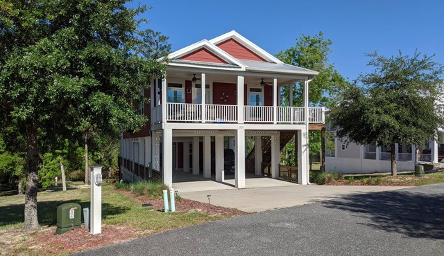 Steinhatchee riverfront. Fishing, scalloping and relaxation yours for the asking in Steinhatchee