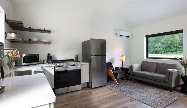 Steps from the Lake- Sauna + Hot Tub. Unit #1