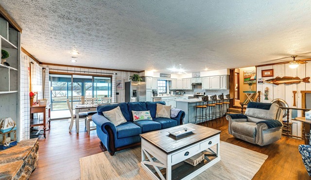 Steps to Shore: Group Getaway on Kentucky Lake!