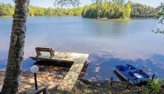 Straits Chilling: Sleeps 6*Pet Included*Hot Tub*Kayaks*Paddle Boat!