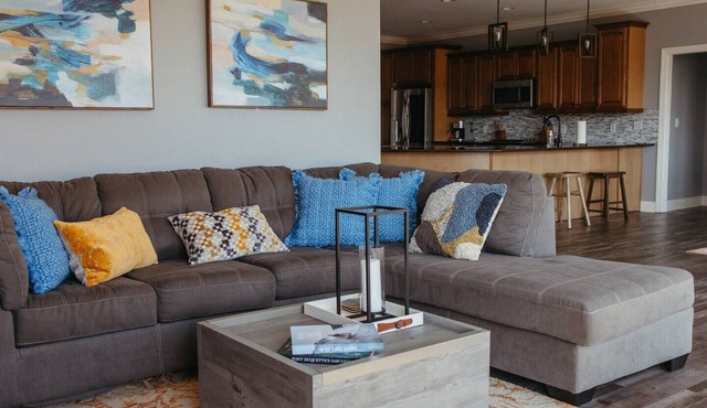 Stunner Golf Course View | Walkable to Club House