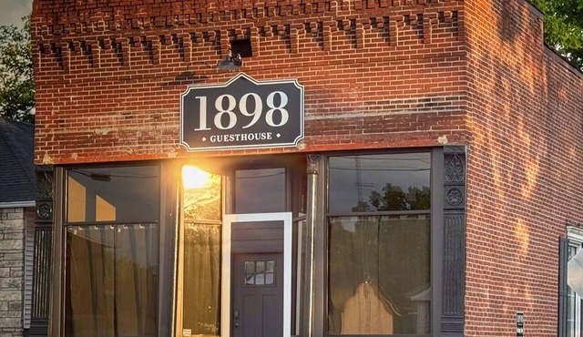 Stunning 2 bedroom in town, close to Shawnee National Forest