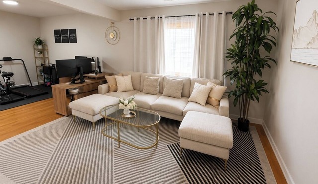 Stylish 3BR Apt | Gym and Workspace | Near O’Hare