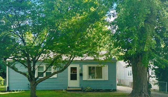Sunflower Cottage close to Scheel's Sports Complex.