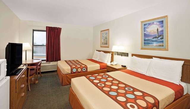 Super 8 by Wyndham Hampshire IL