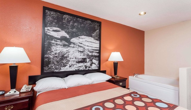 Super 8 by Wyndham Harrisburg