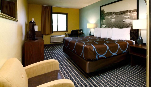 Super 8 by Wyndham Red Wing