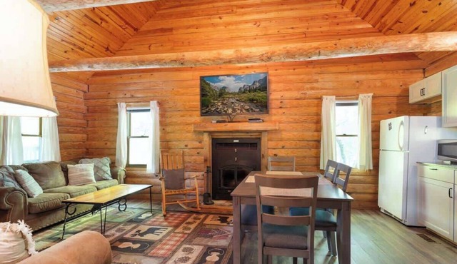Table Rock Lake Cabin - The Oaks #5 with Lake Access & Hot Tub in Shell Knob